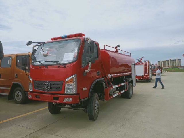 5-ton four-wheel drive fire sprinkler truck