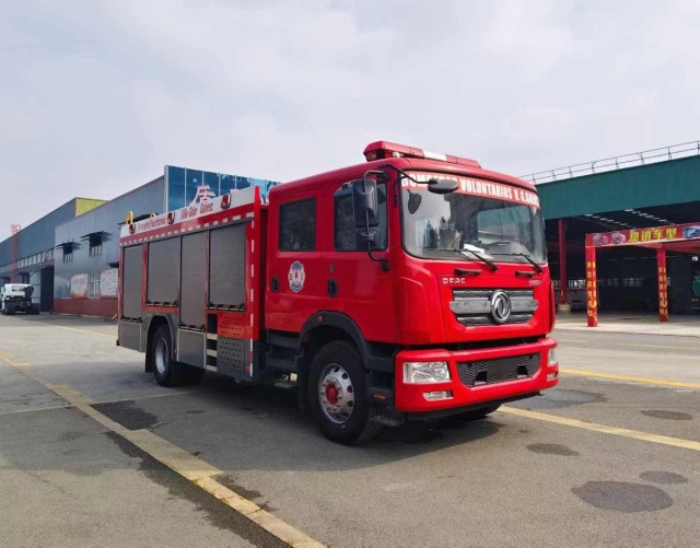Dongfeng D9 Double-Drainage Tank Fire Truck