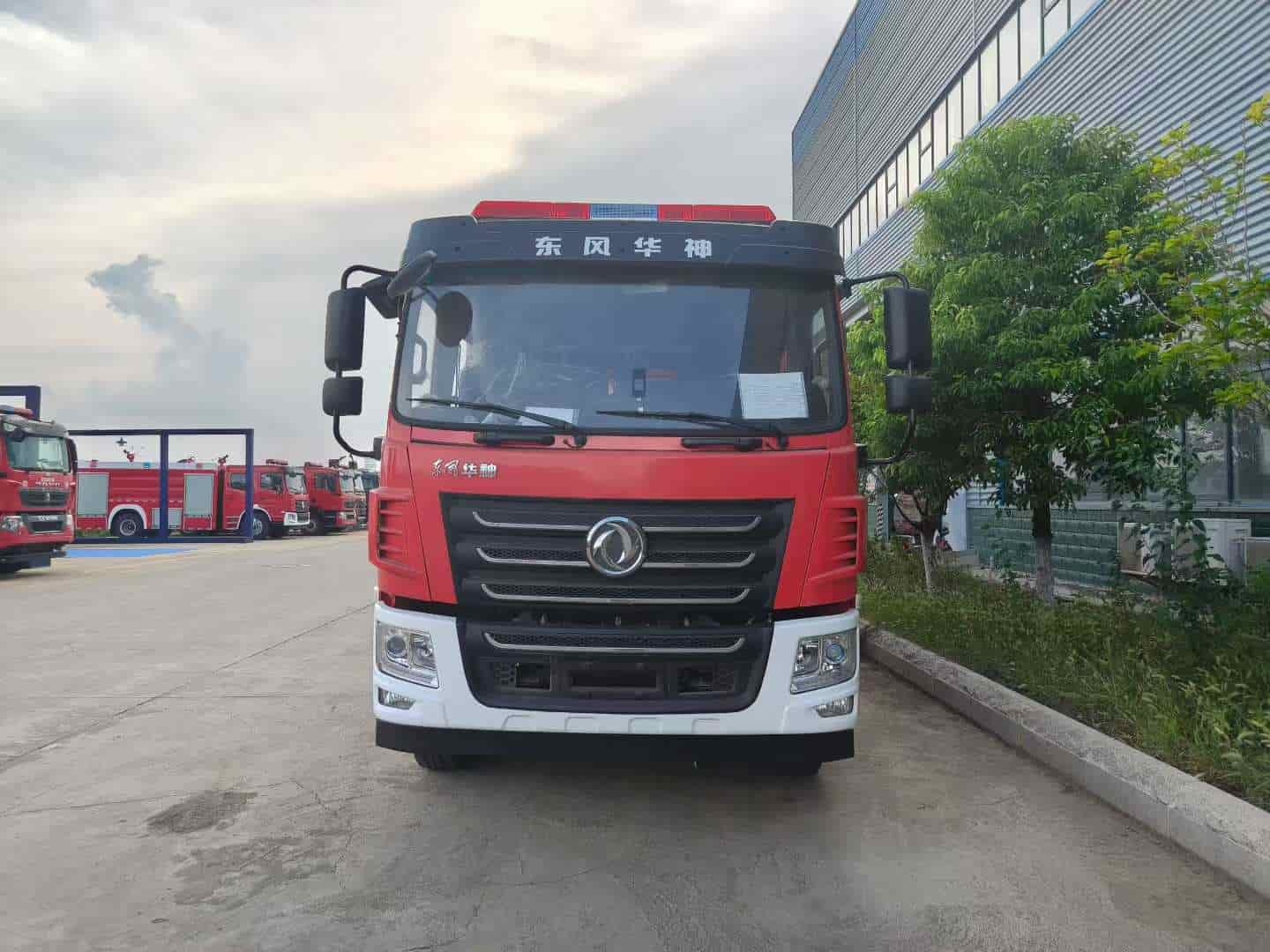 Dongfeng Huashen 8-ton foam fire truck