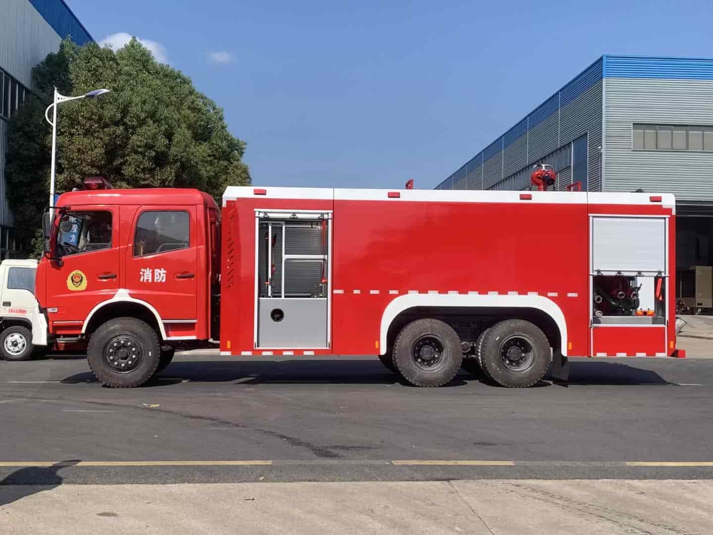 Dongfeng Tianjin rear double axle 12-ton water tanker fire truck