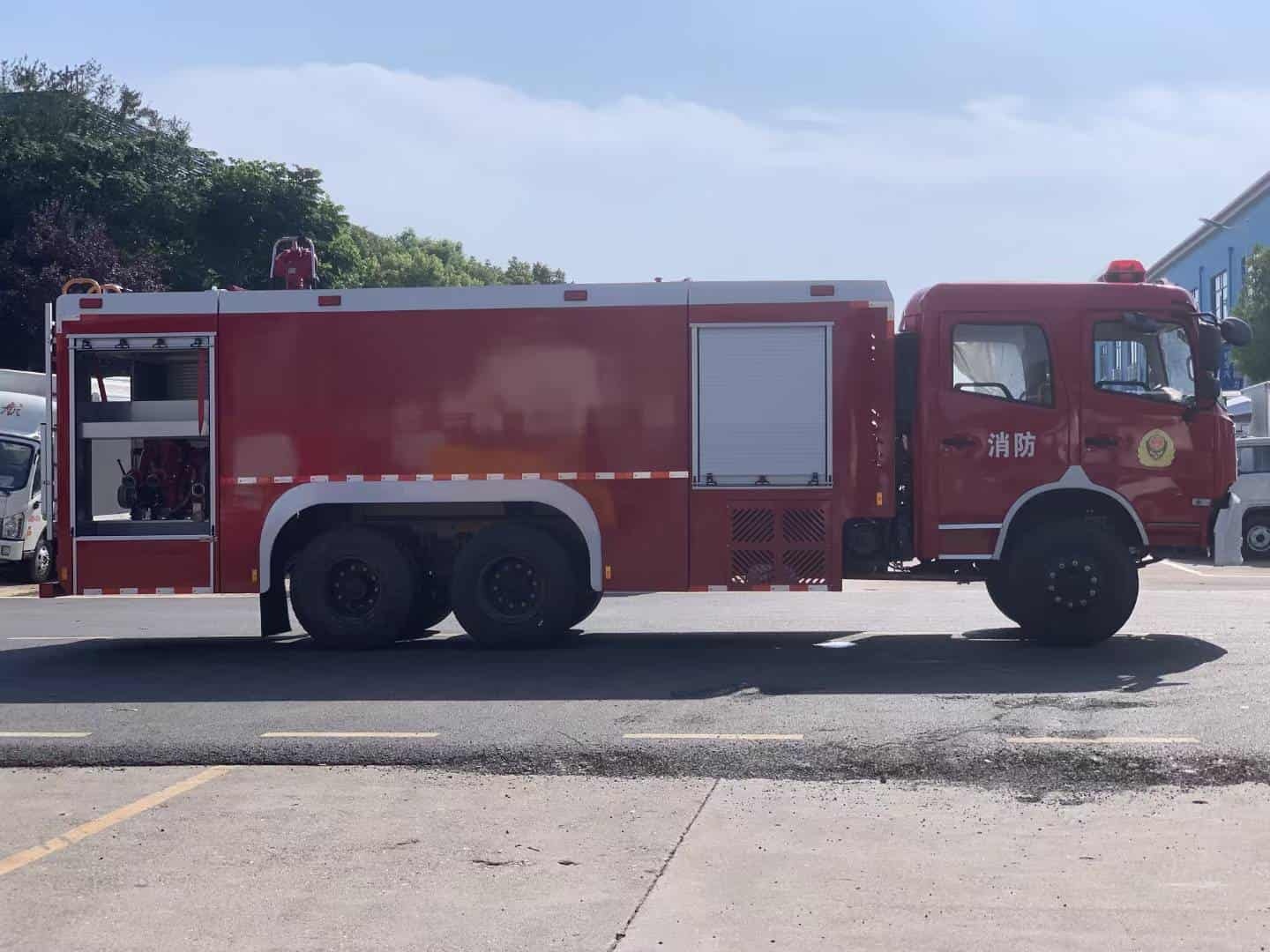 Dongfeng Tianjin rear double axle 12-ton water tanker fire truck