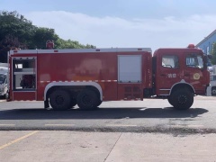 Dongfeng Tianjin rear double axle 12-ton water tanker fire truck
