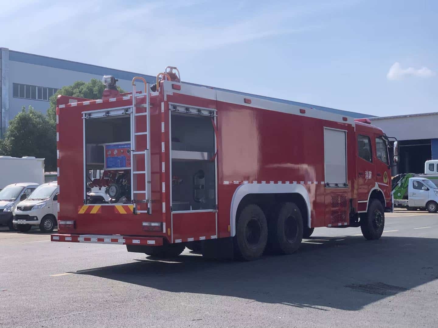 Dongfeng Tianjin rear double axle 12-ton water tanker fire truck