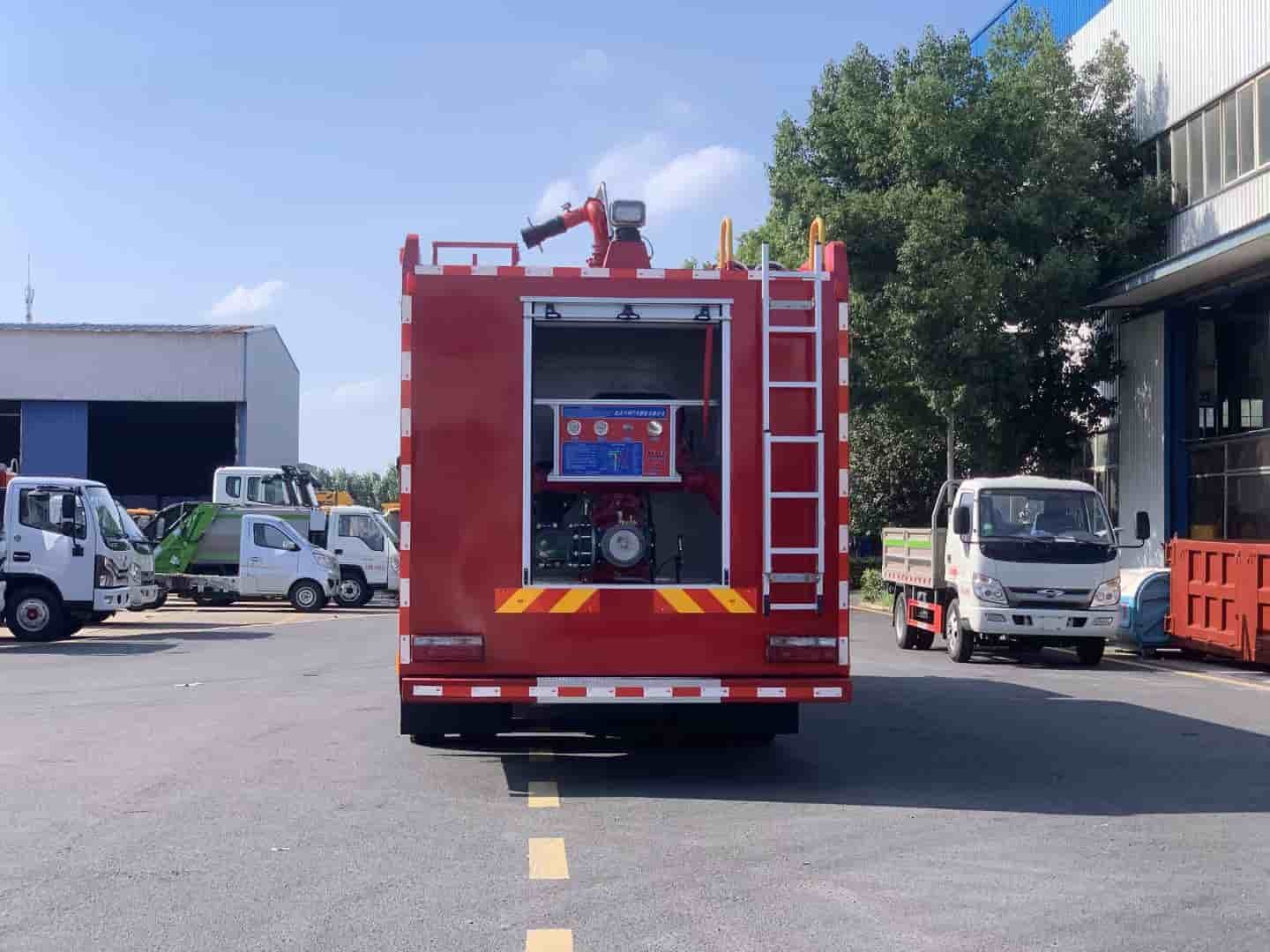 Dongfeng Tianjin rear double axle 12-ton water tanker fire truck