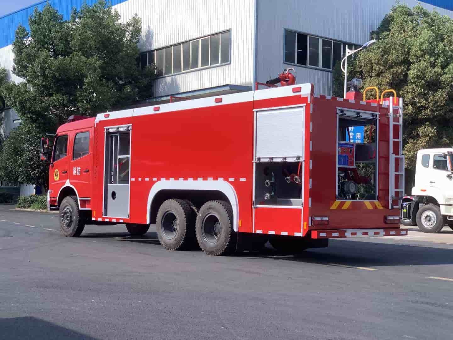 Dongfeng Tianjin rear double axle 12-ton water tanker fire truck