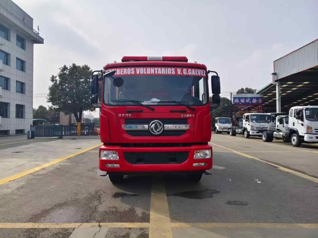 Dongfeng D9 Double-Drainage Tank Fire Truck