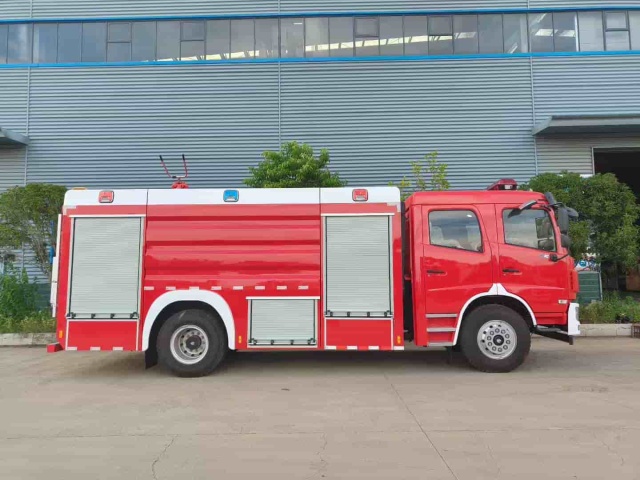 Dongfeng Huashen 8-ton foam fire truck