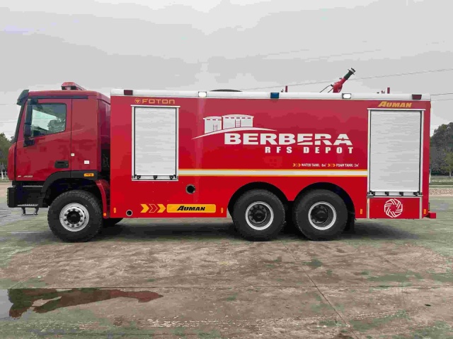 Foton fire truck with 8 cubic meter water tank and 2 cubic meter foam tank