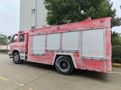 Waxing of Dongfeng 145 water tanker fire truck