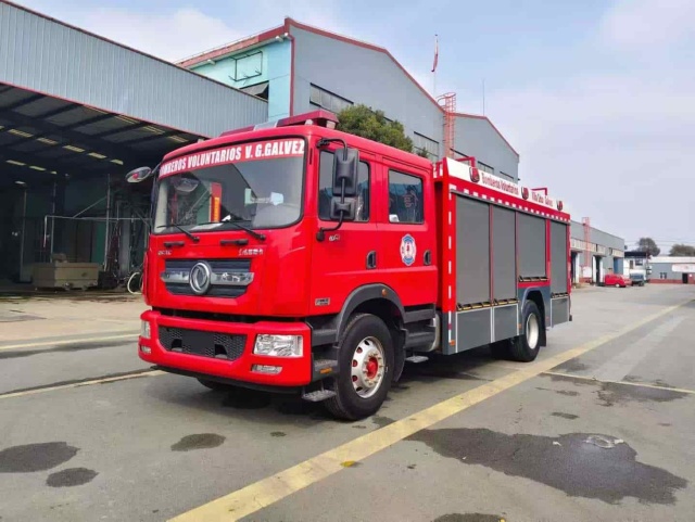 Dongfeng D9 Double-Drainage Tank Fire Truck