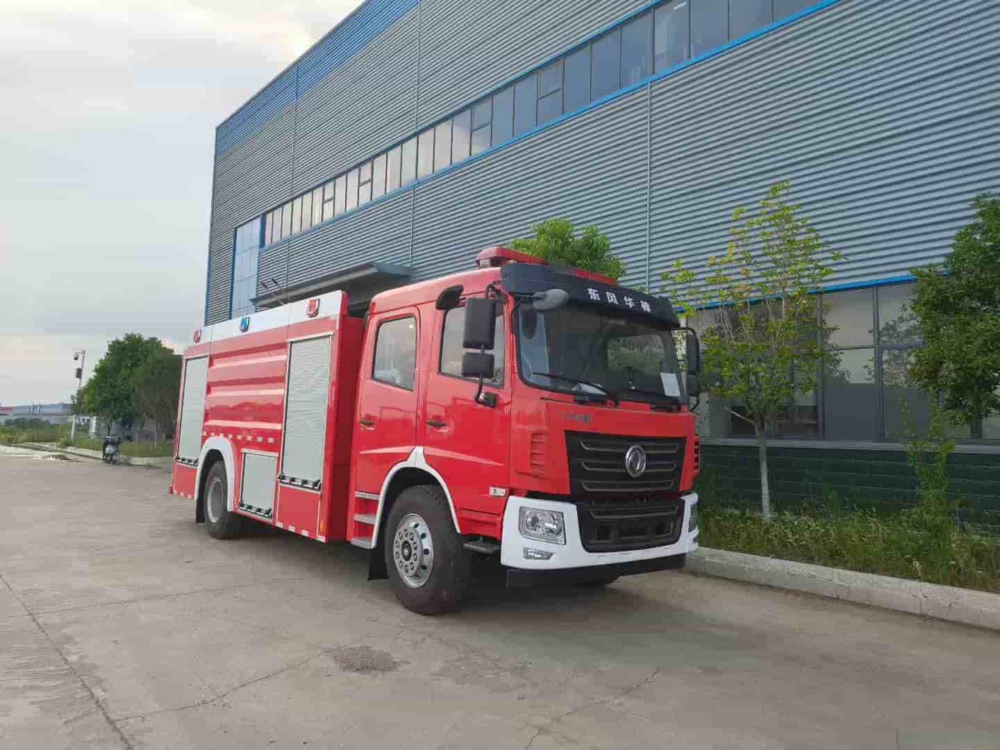 Dongfeng Huashen 8-ton foam fire truck