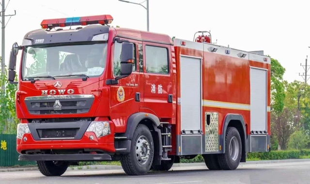 Sinotruk Howo 8 cubic meter foam fire truck