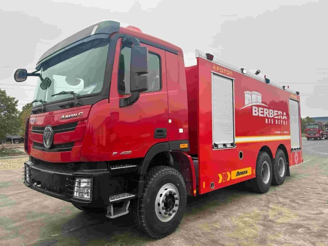 Foton fire truck with 8 cubic meter water tank and 2 cubic meter foam tank