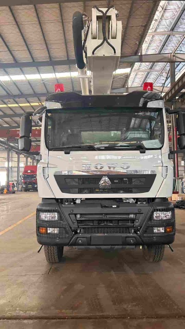 25-meter aerial fire truck