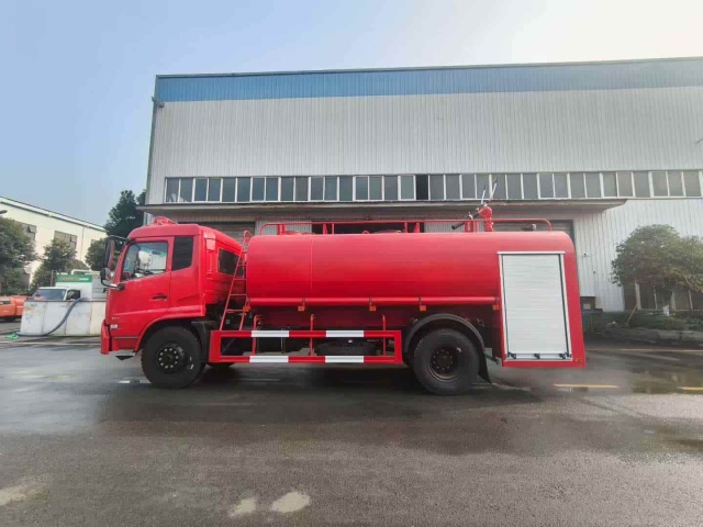Dongfeng 12-ton foam fire truck