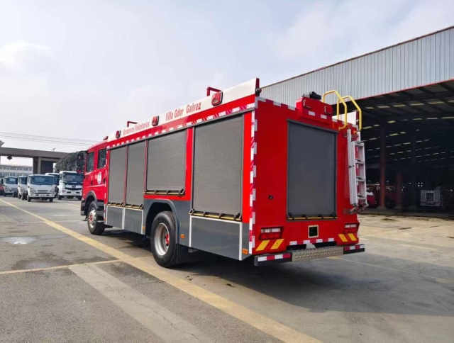 Dongfeng D9 Double-Drainage Tank Fire Truck