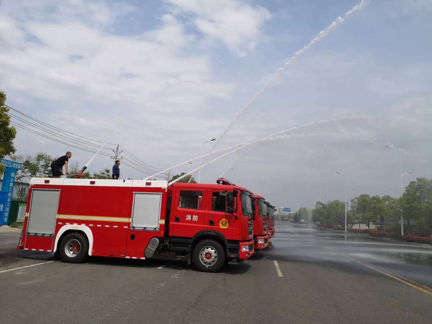Dongfeng double-row fire truck