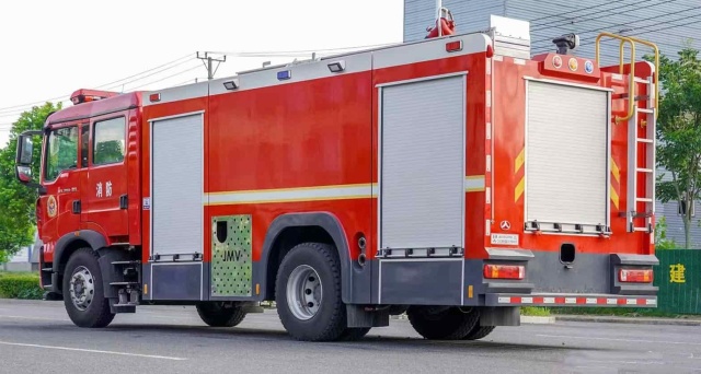 Sinotruk Howo 8 cubic meter foam fire truck