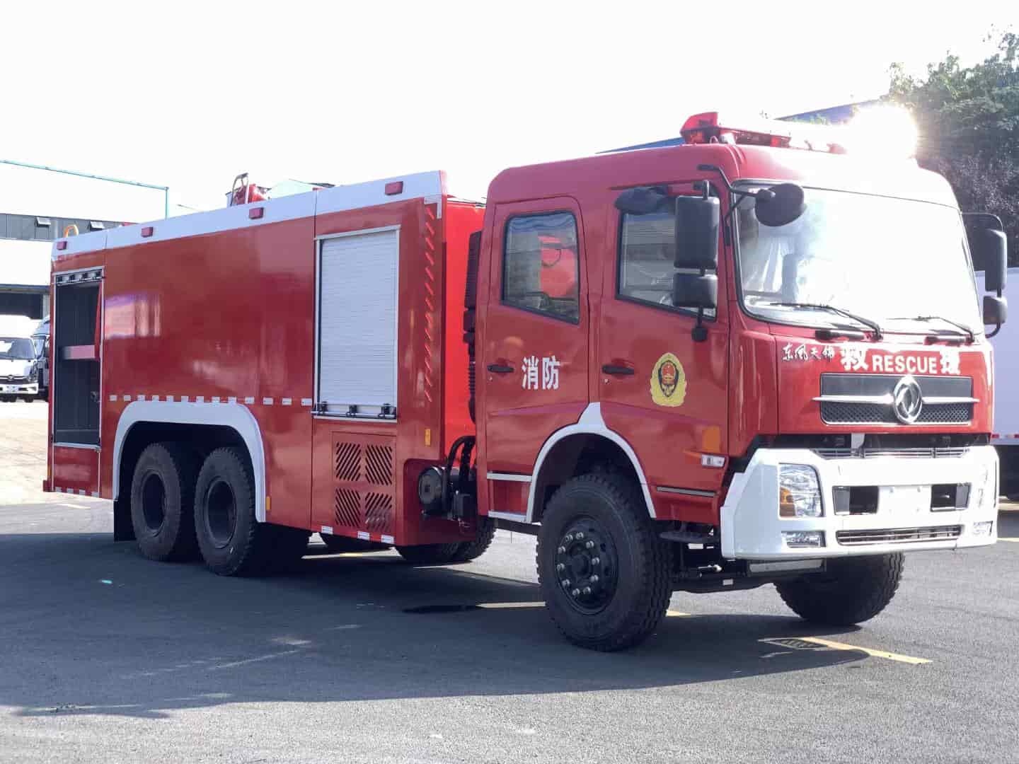 Dongfeng Tianjin rear double axle 12-ton water tanker fire truck