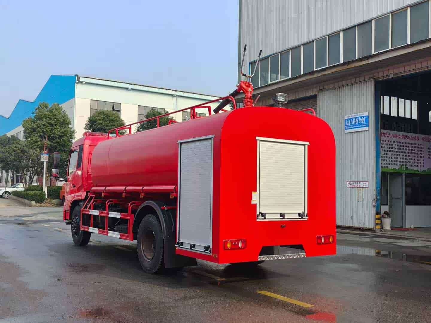 Dongfeng 12-ton foam fire truck