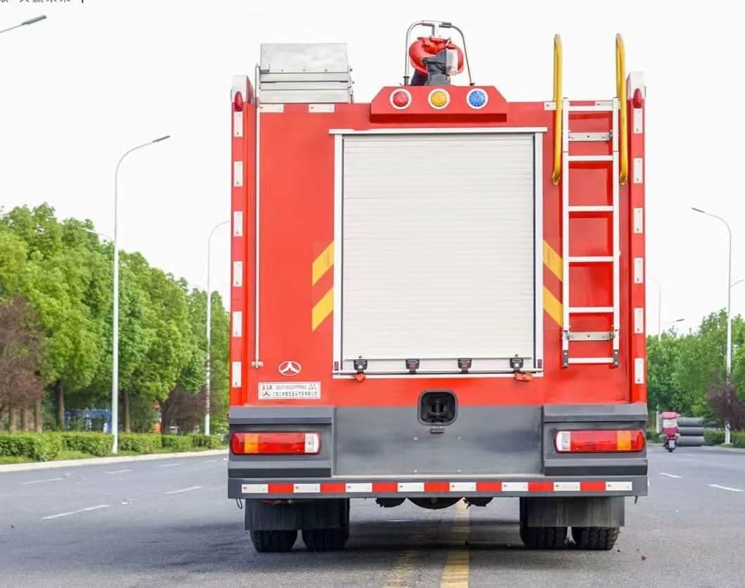Sinotruk Howo 8 cubic meter foam fire truck
