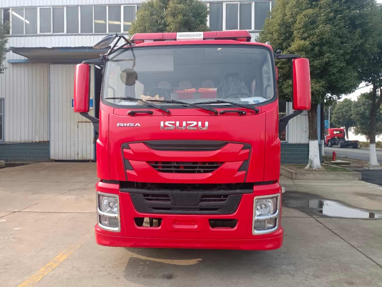 Isuzu 6 cubic meter foam fire truck