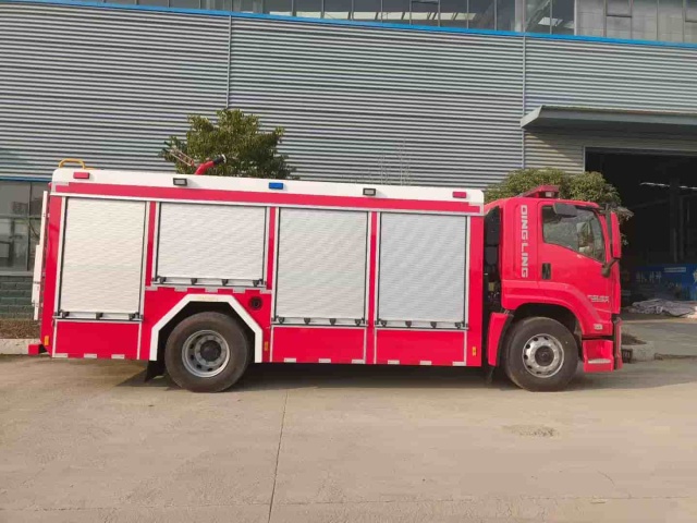 Isuzu Giant 6-ton Foam Single-row Fire Truck