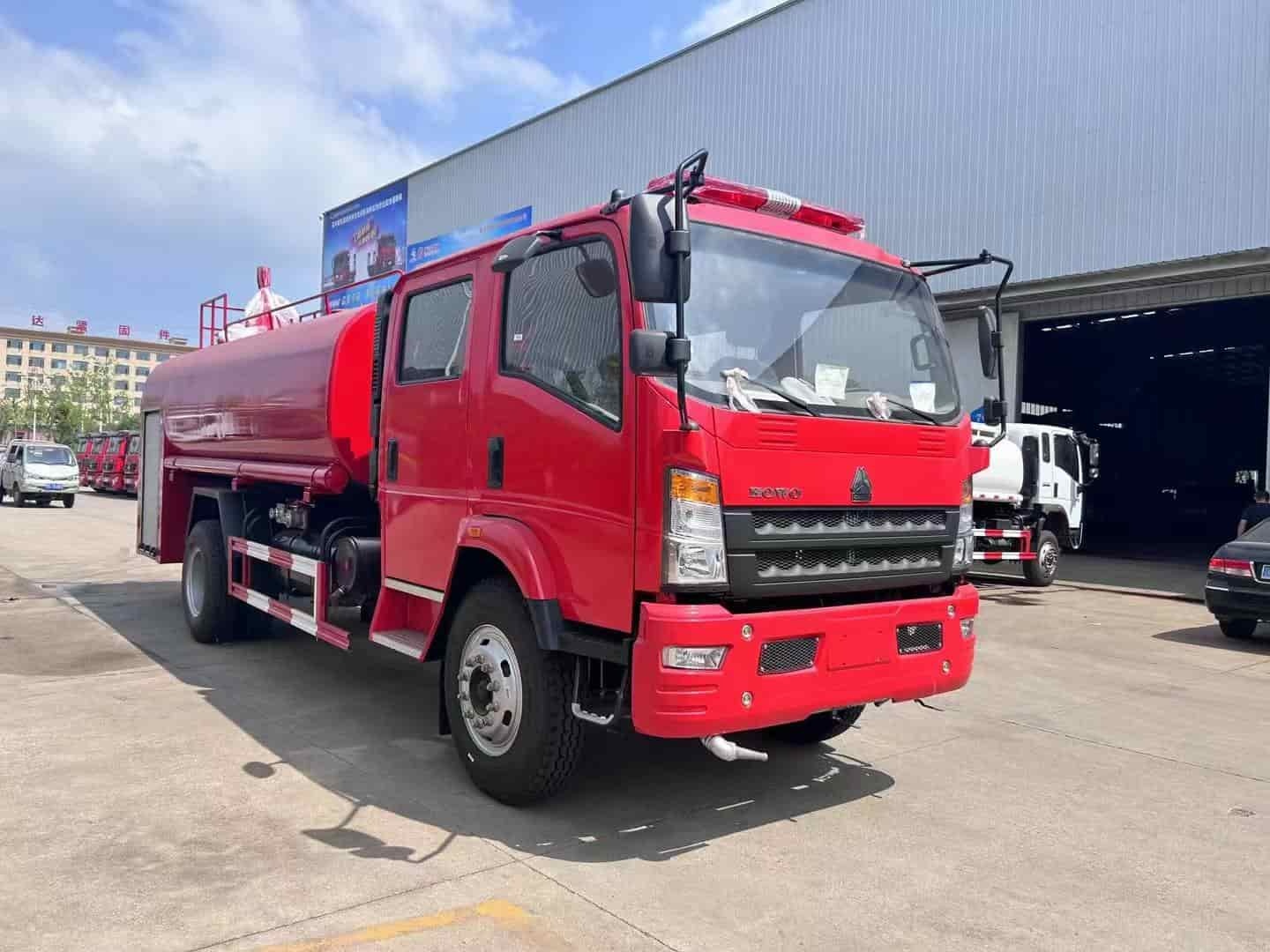 Howo light truck 10 cubic meter fire sprinkler truck