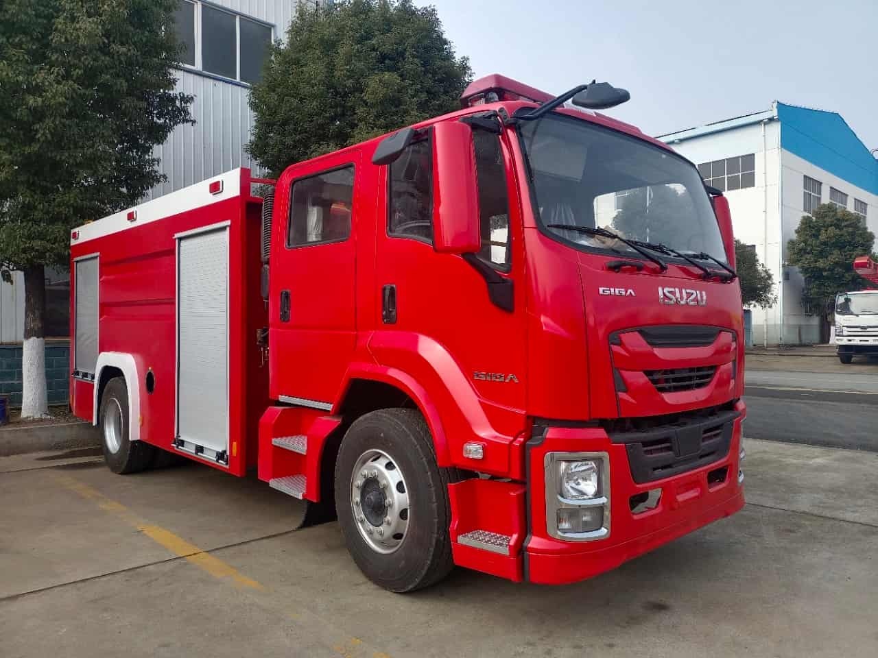 Isuzu 6 cubic meter foam fire truck