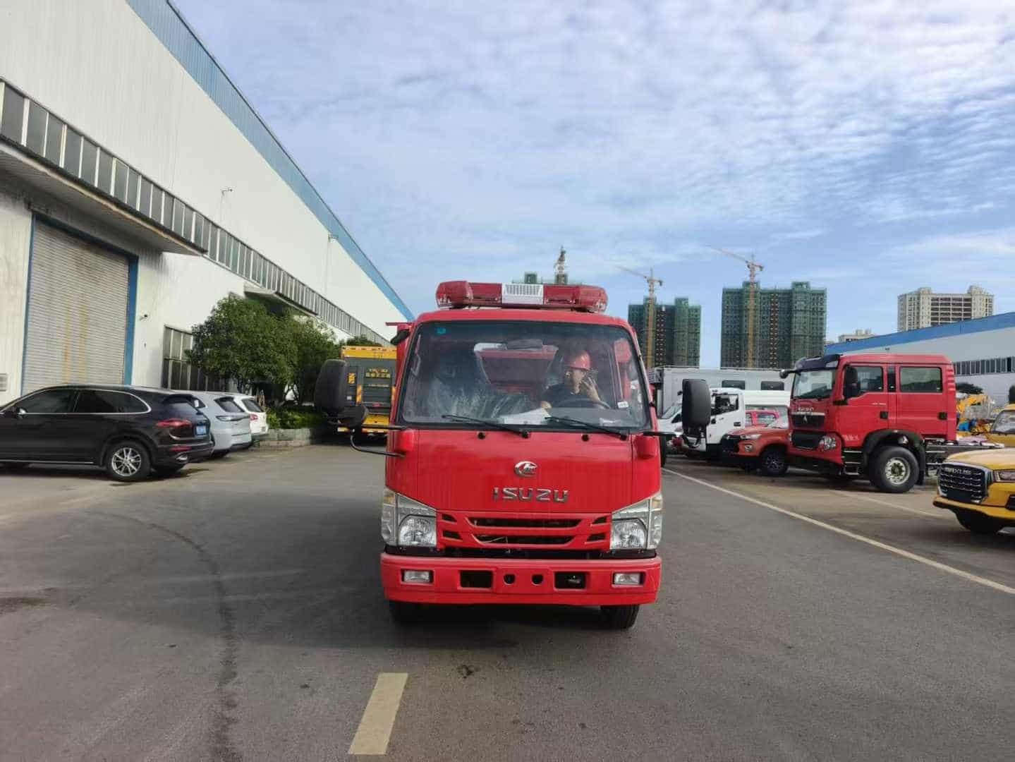 Isuzu 3-ton water tanker fire truck