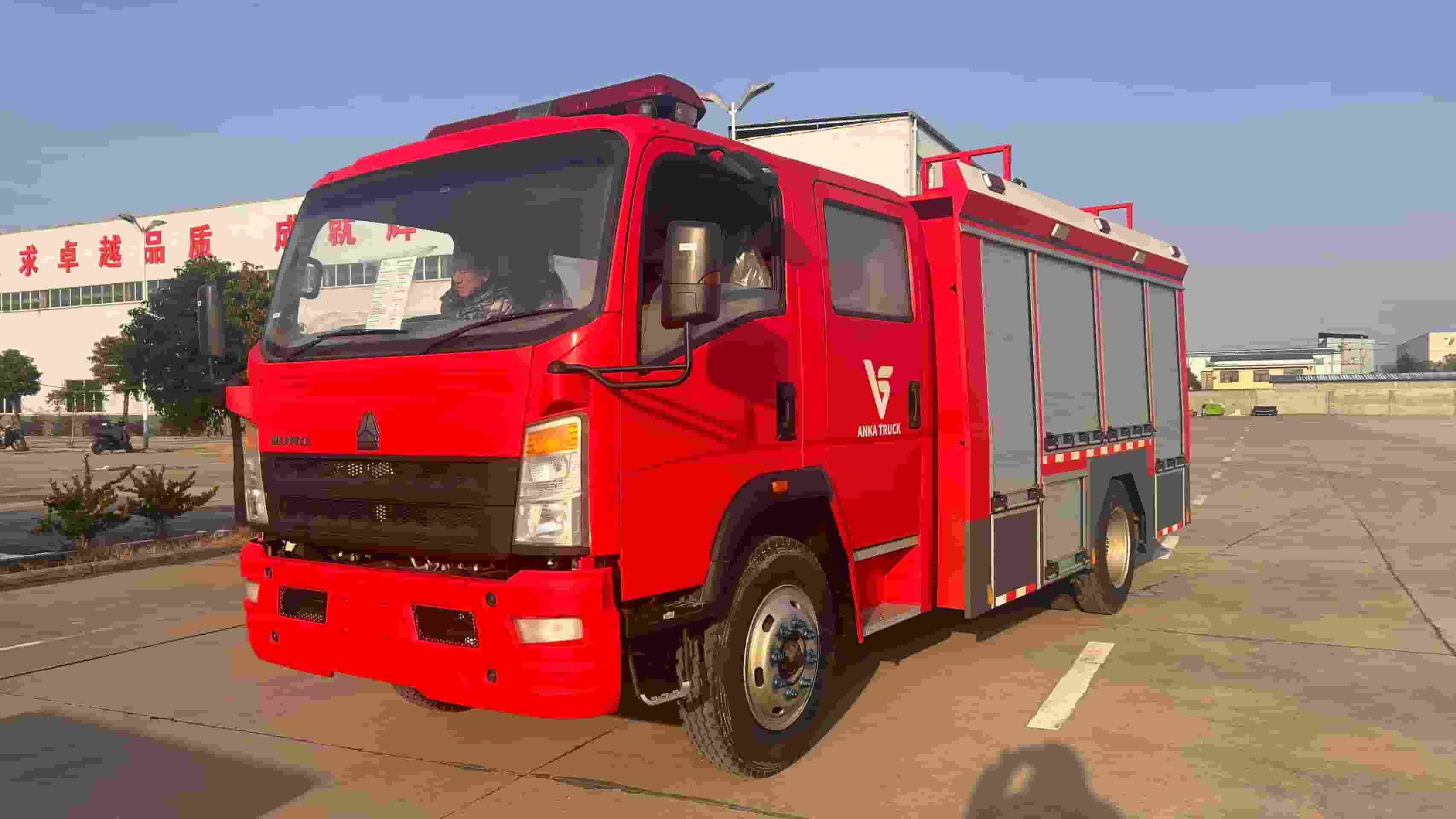 Sinotruk Howo 4-ton water tanker fire truck