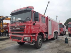 Waxing SHACMAN F3000 fire truck