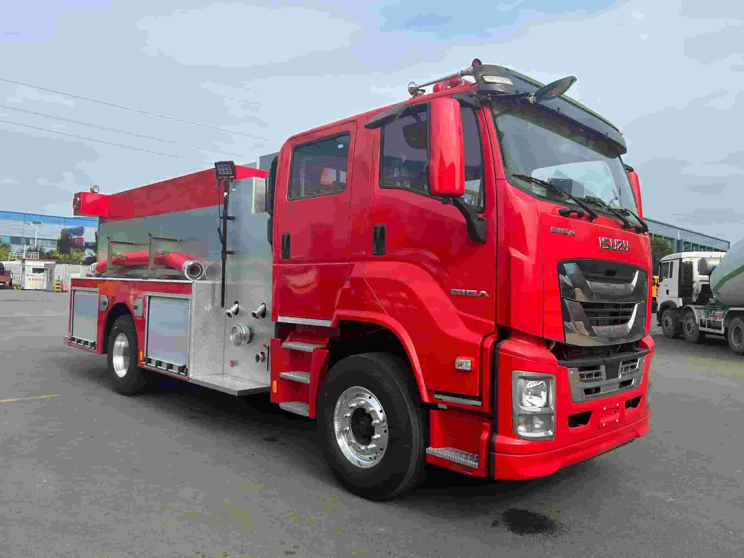 Isuzu 4×2 fire truck