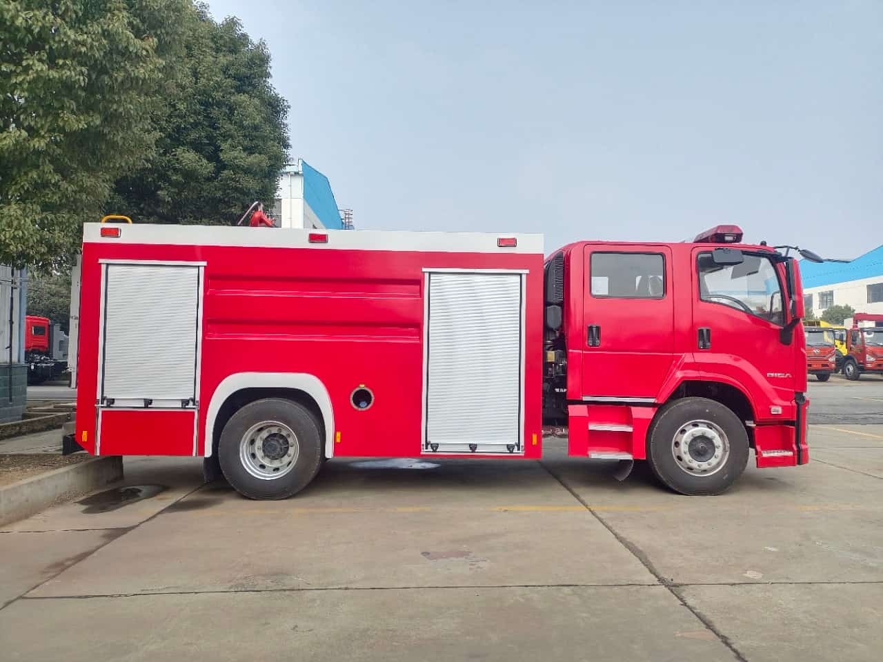 Isuzu 6 cubic meter foam fire truck