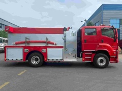 Isuzu 4×2 fire truck
