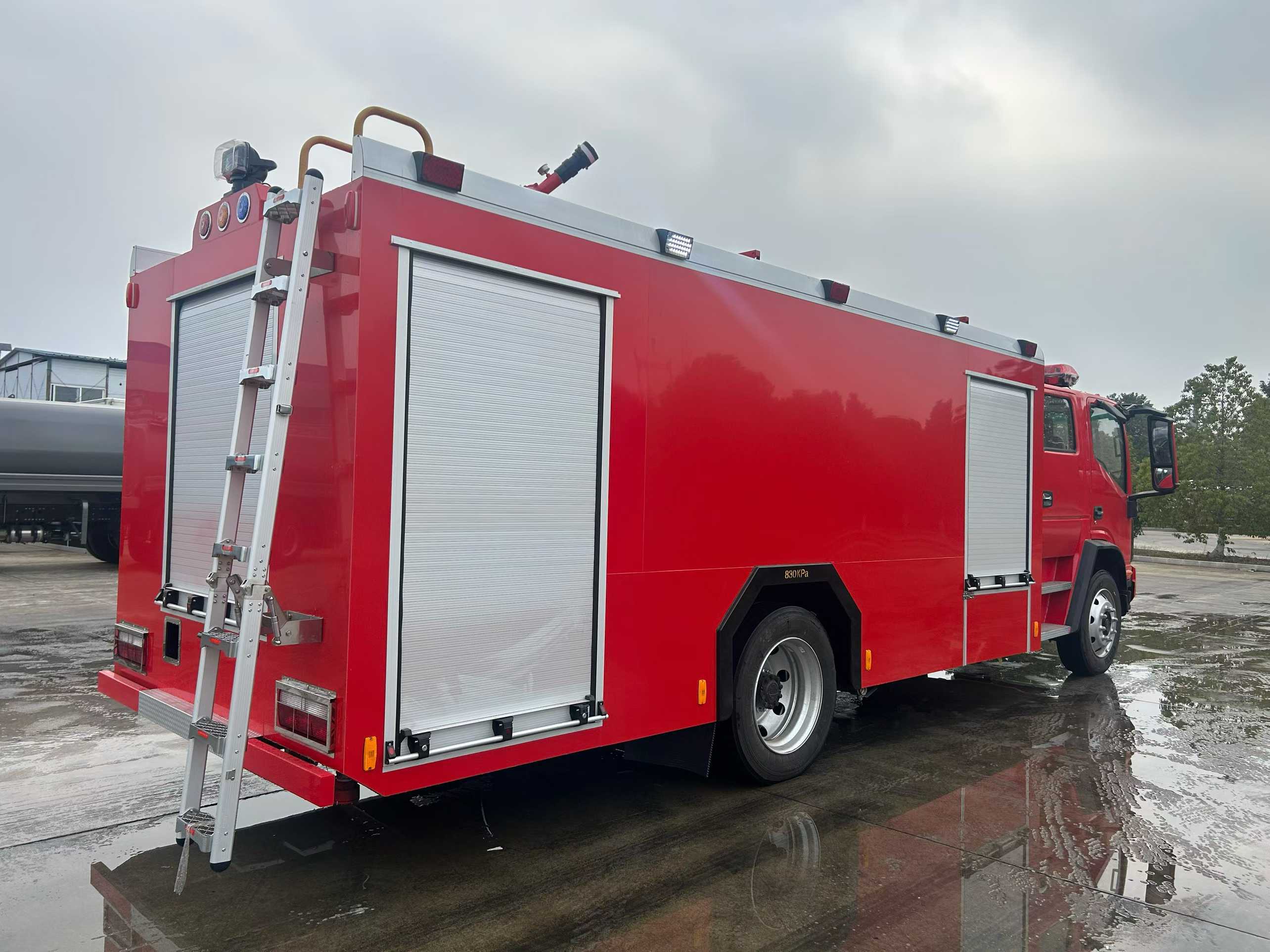 JAC 7 cubic meter foam fire truck