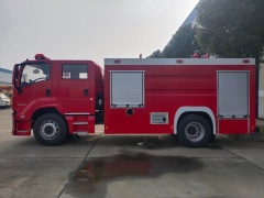 Isuzu 6 cubic meter foam fire truck