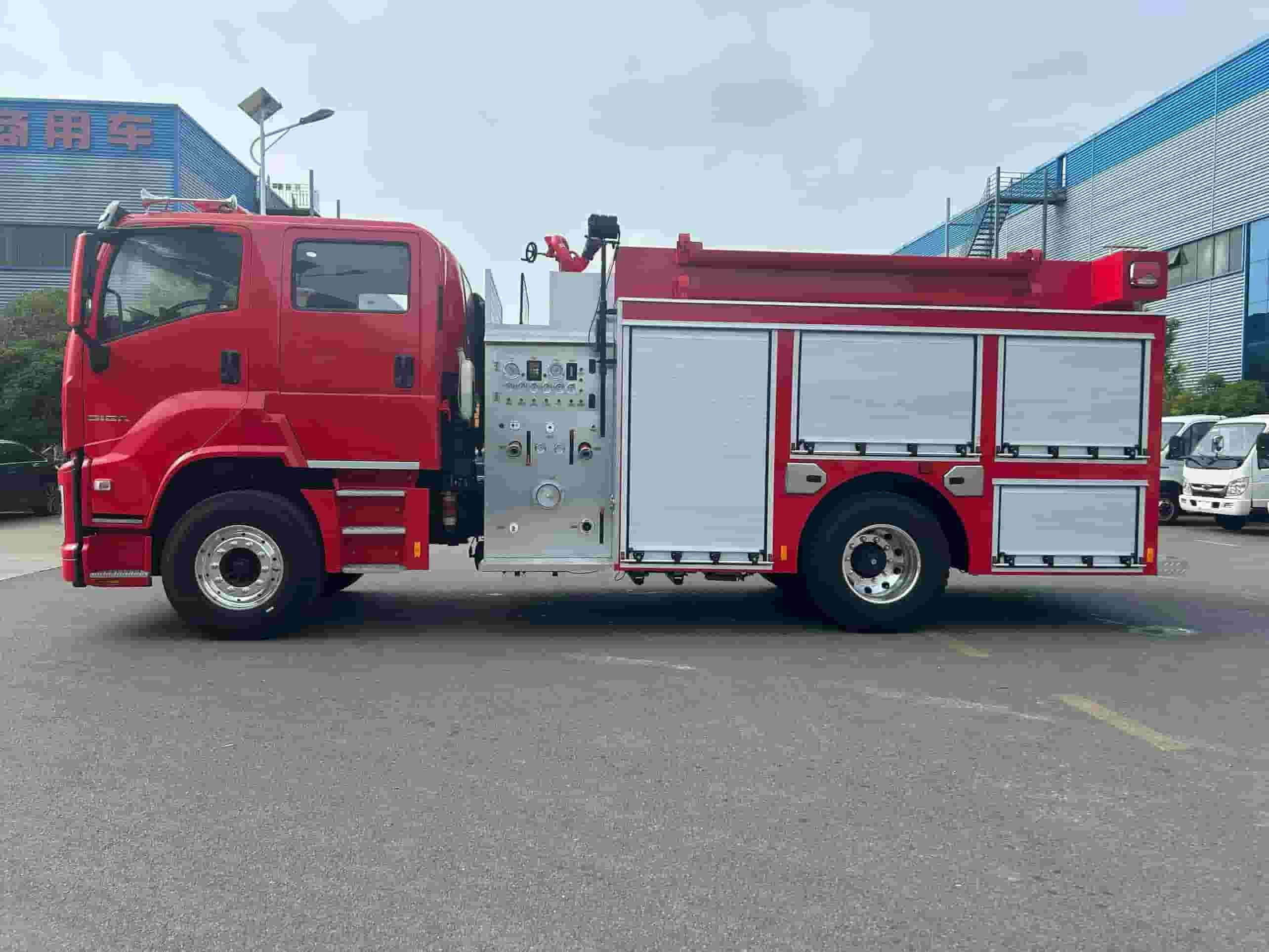 Isuzu 4×2 fire truck