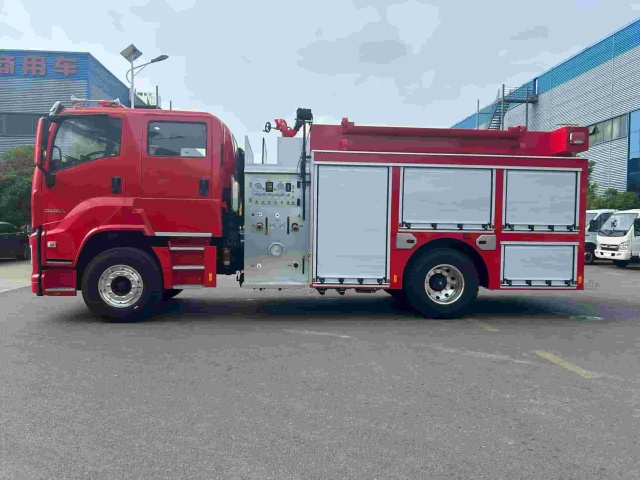 Isuzu 4×2 fire truck