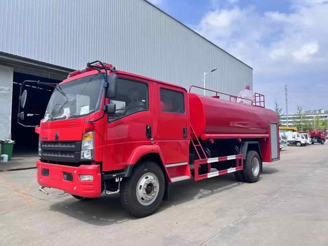 Howo light truck 10 cubic meter fire sprinkler truck