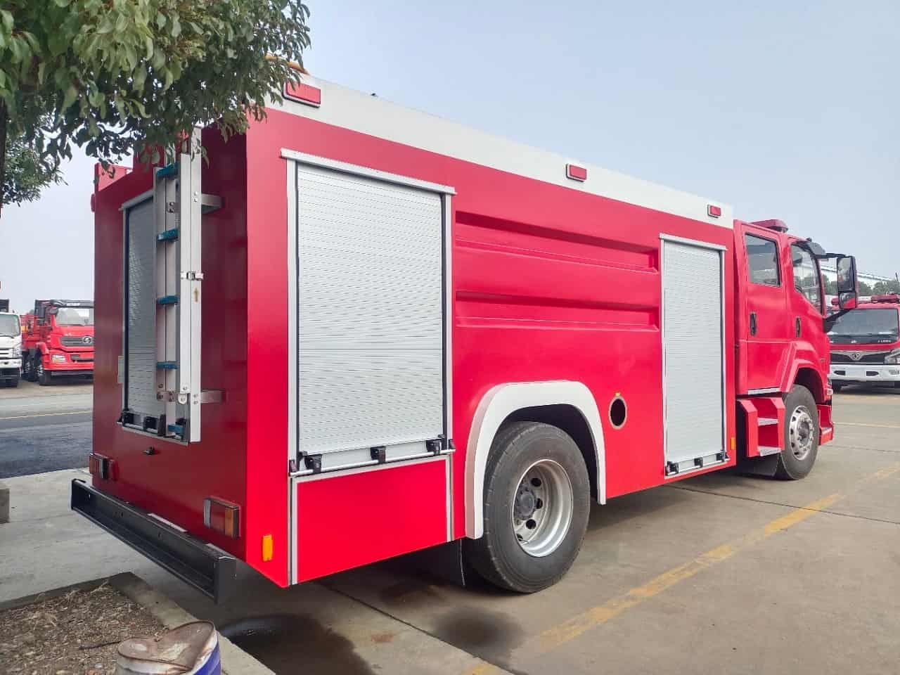 Isuzu 6 cubic meter foam fire truck