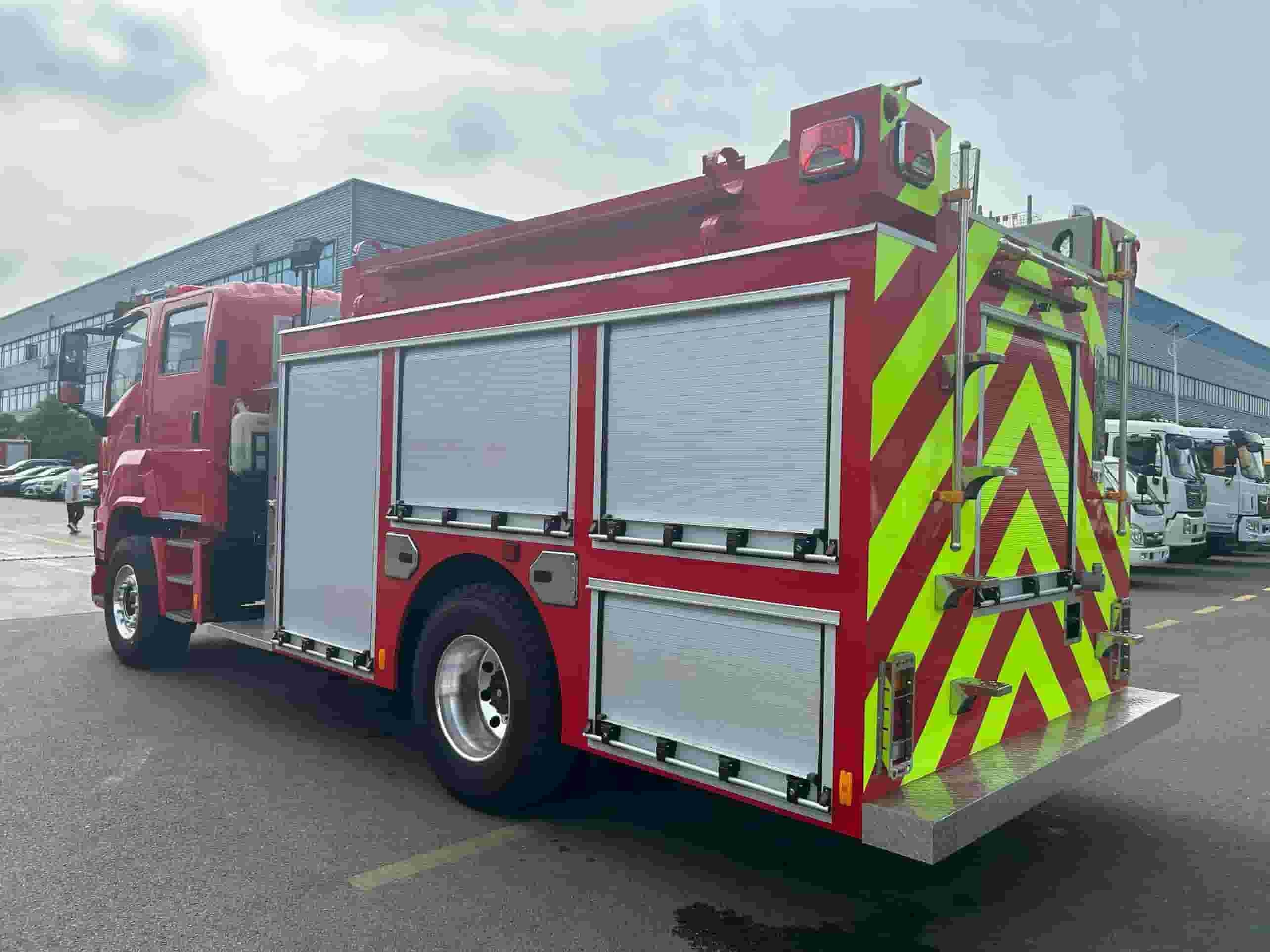 Isuzu 4×2 fire truck
