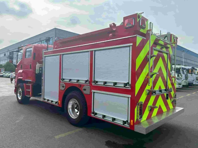 Isuzu 4×2 fire truck