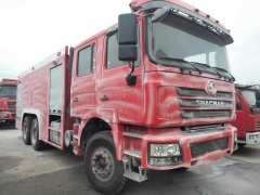 Waxing SHACMAN F3000 fire truck