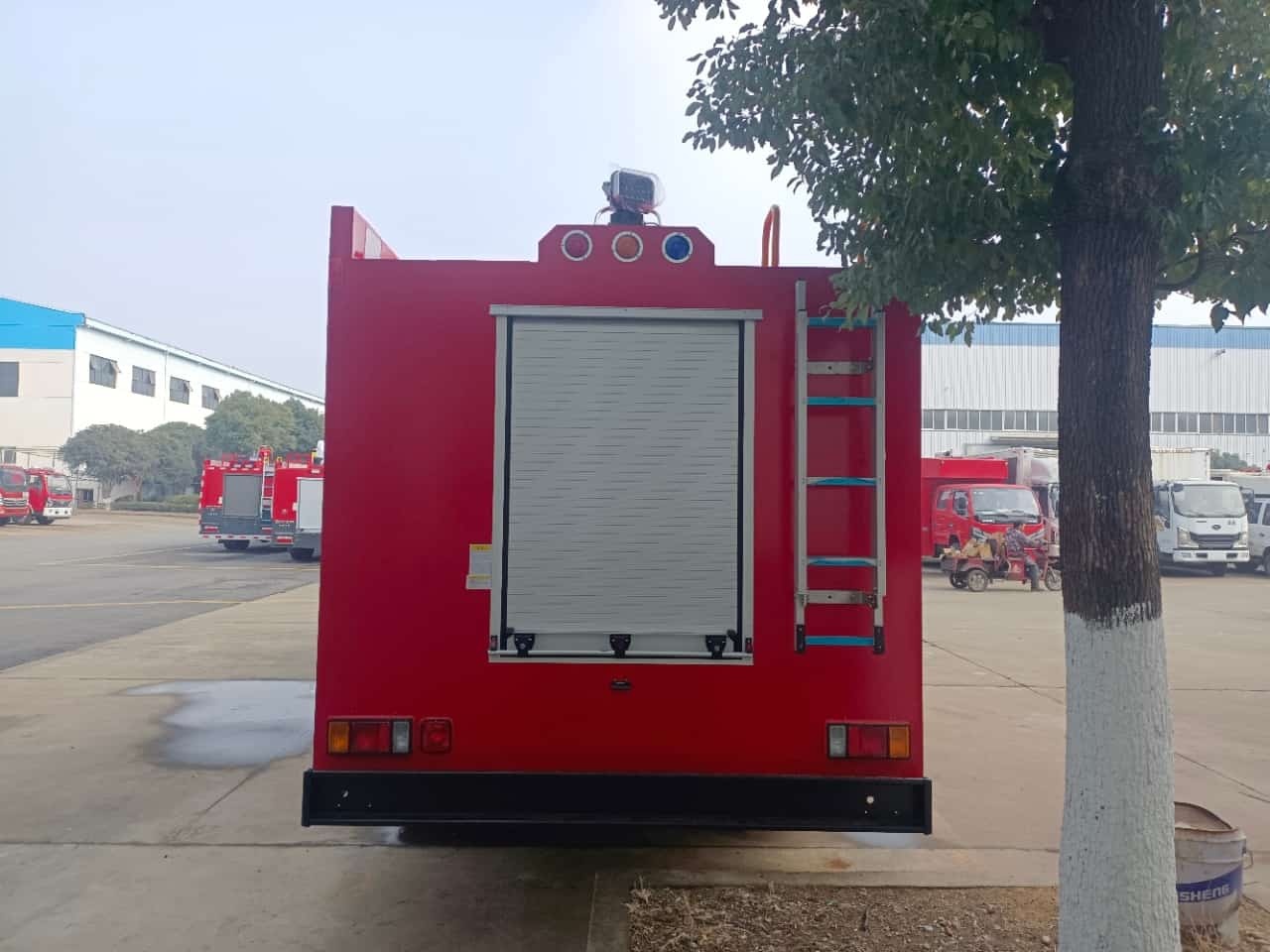 Isuzu 6 cubic meter foam fire truck