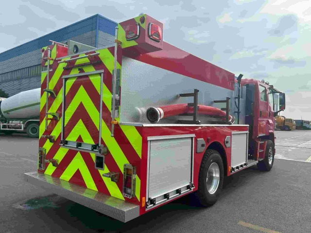 Isuzu 4×2 fire truck