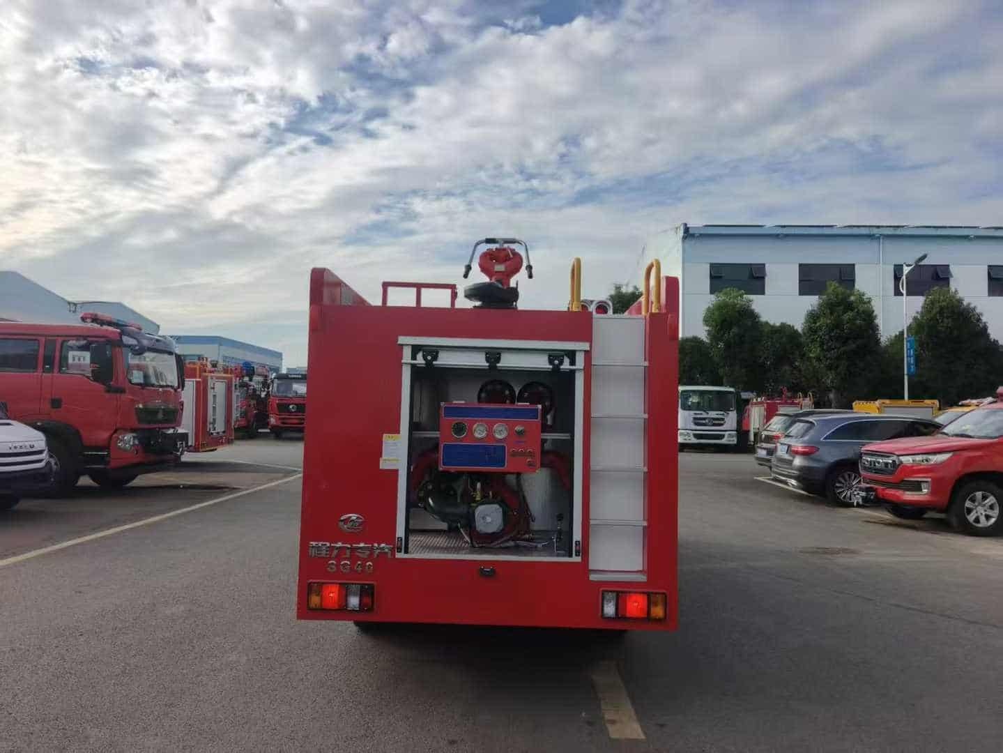 Isuzu 3-ton water tanker fire truck