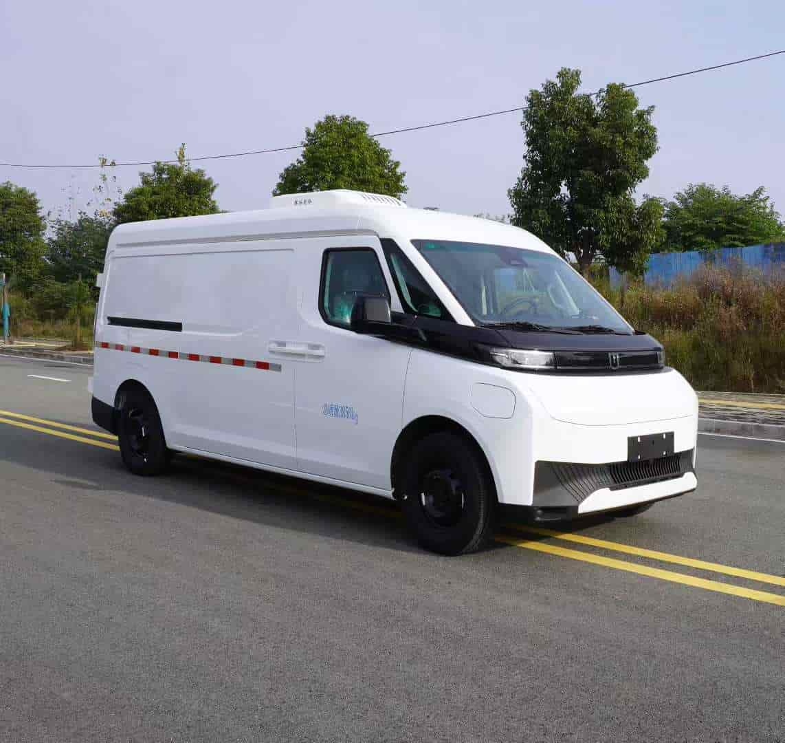 Geely Refrigerated Minivan