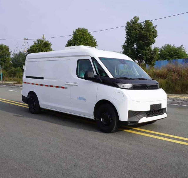 Geely Refrigerated Minivan