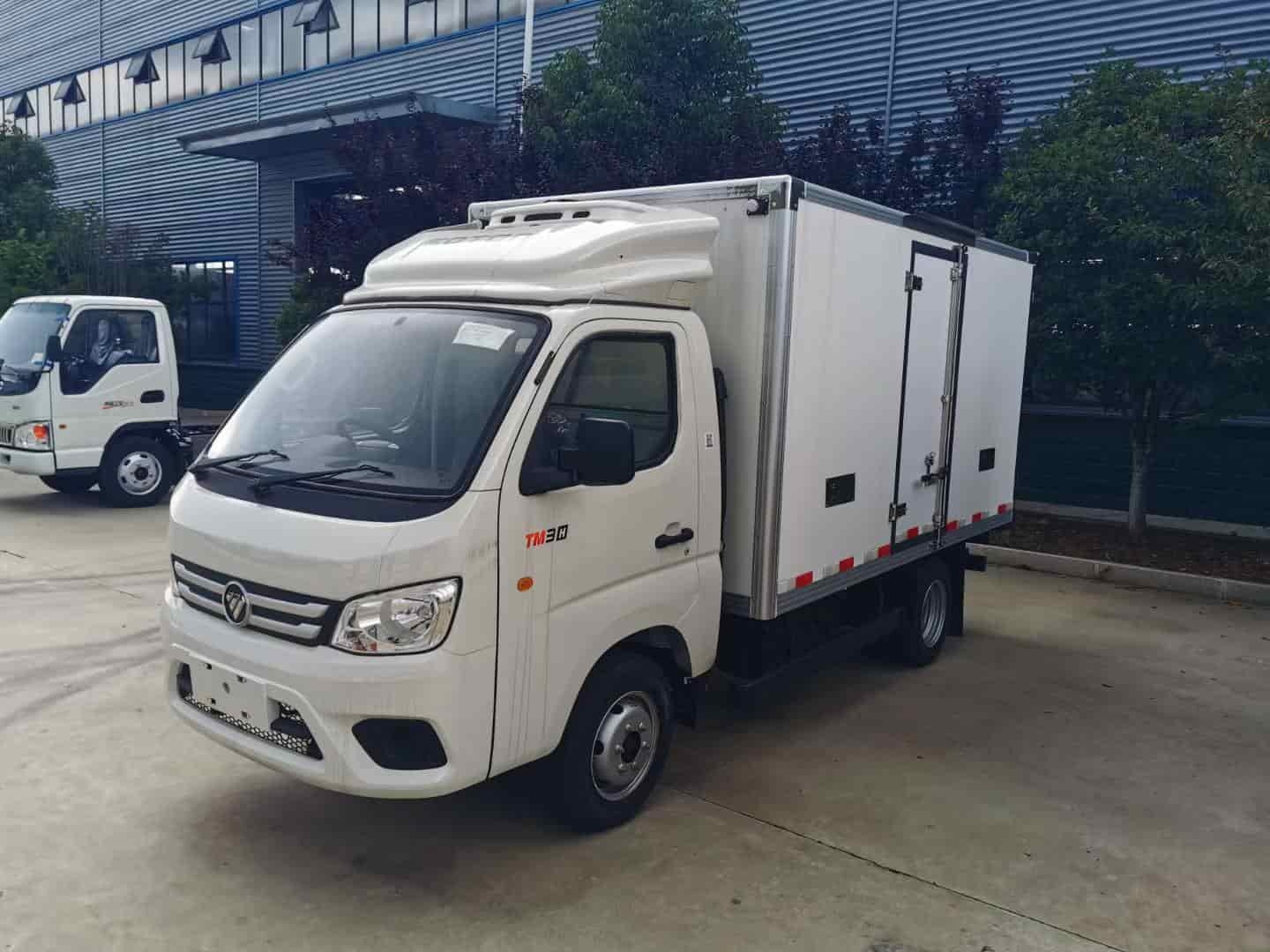 Foton Xiangling 2-ton refrigerated truck